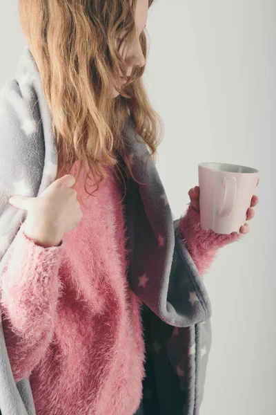 Mujer Joven Cogido Frío Tiene Día Libre Día Enfermedad Envuelto — Foto de Stock