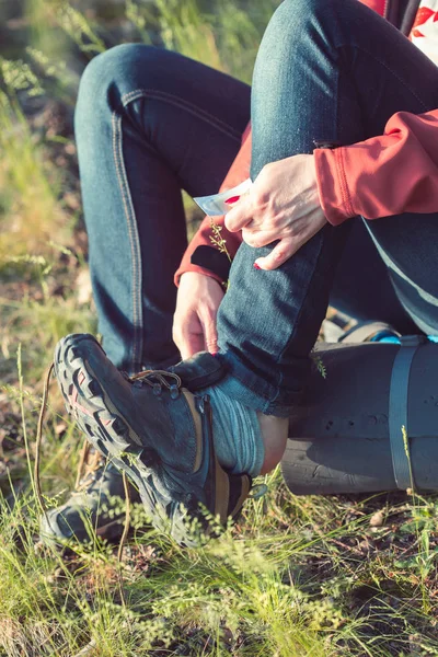 Toepassing van een steun te voet als gevolg van strakke schoen — Stockfoto