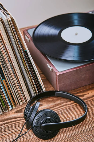 Registros de vinilo y tocadiscos de vinilo —  Fotos de Stock