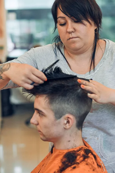 Hairdresser is haircutting styling young mans hair — Stock Photo, Image