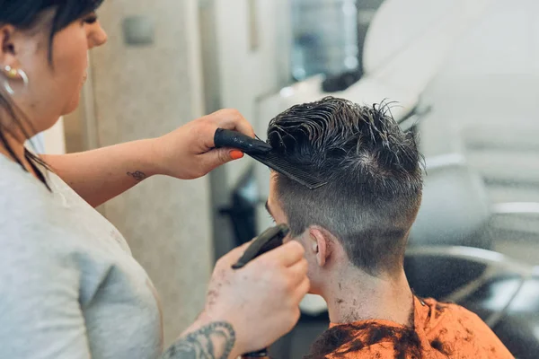 Hairdresser is haircutting styling young mans hair — Stock Photo, Image