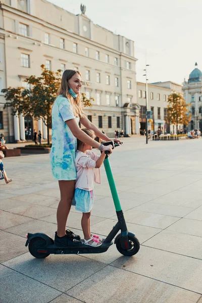 Teenager Girl Her Sister Preschooler Riding Electric Scooter City Center — Stock Photo, Image