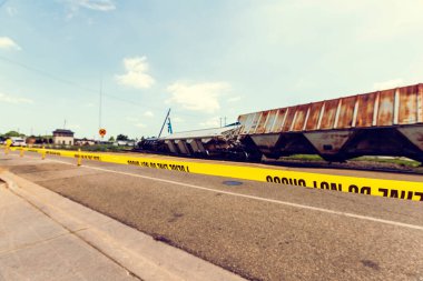 Yük treni kazası (yan görünüm)