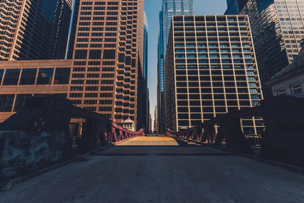 Chicago Bij Zonsondergang Met Stedelijke Gebouwen — Stockfoto