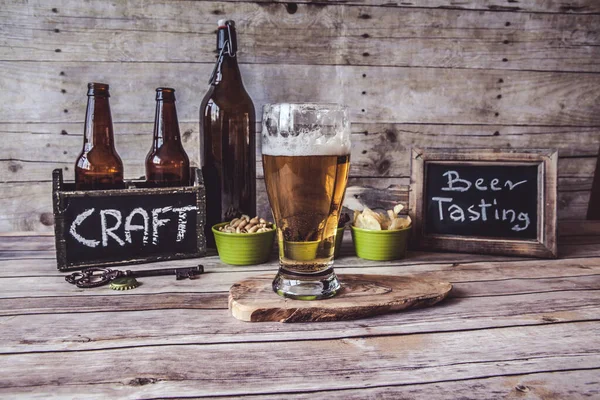 醸造所でのビールテイスティング — ストック写真