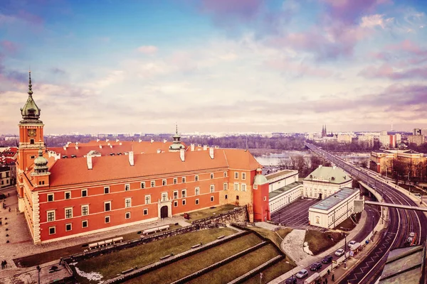 하늘을 배경으로 바르샤바의 구시가지 — 스톡 사진