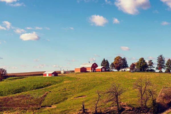 American Farmland Mit Blue Cloudy lizenzfreie Stockfotos
