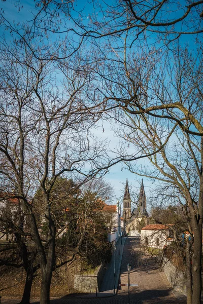 Güzel Visegrad Parkı, Prag 'da. Çekçe.
