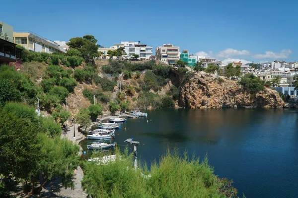 Girit 'in Agios Nikolaos şehrinde göl.