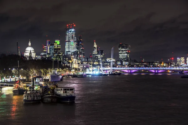 Kantoorgebouw Wolkenkrabbers Theems Londen Bij Nacht — Stockfoto