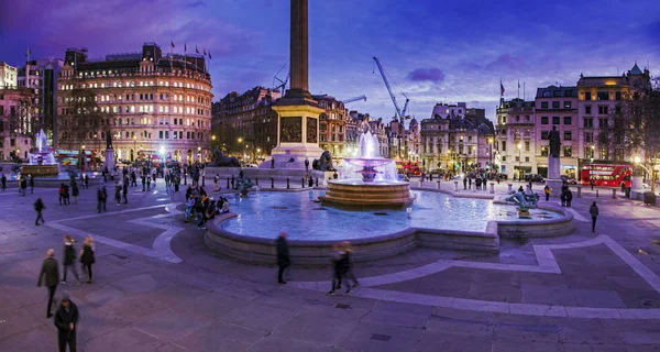 Famosa Trafalgar Square Con Estatua Fuente Londres Por Noche —  Fotos de Stock