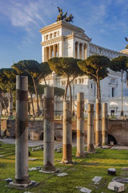 Roma'da bina Vittoriano'ya anıt