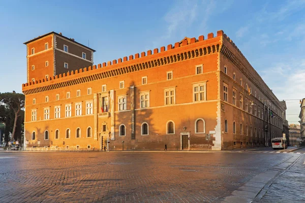 Venezia Palace ve Roma Venedik Meydanı