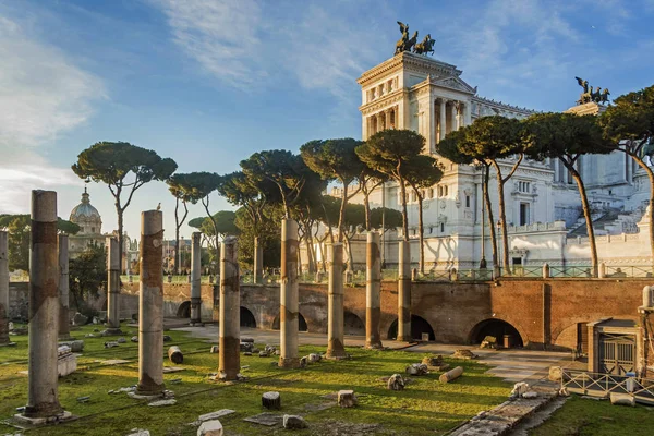 Edificio monumento de Vittoriano en Roma — Foto de Stock