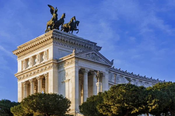 Edificio monumento de Vittoriano en Roma — Foto de Stock