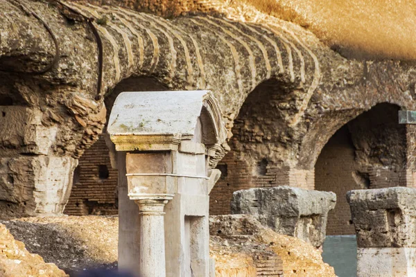 Detalle del edificio del estadio del Coliseo en Roma — Foto de Stock