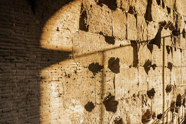 Детали строительства стадиона Колизей в Риме
