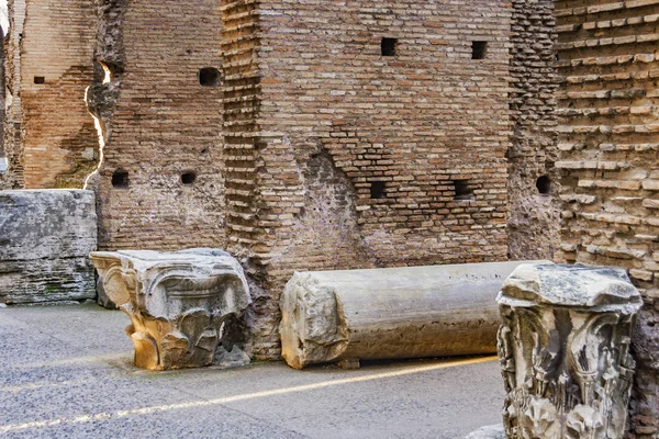 Detalle del edificio del estadio del Coliseo en Roma — Foto de Stock