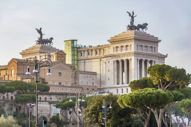 Roma'da bina Vittoriano'ya anıt