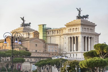 Roma'da bina Vittoriano'ya anıt