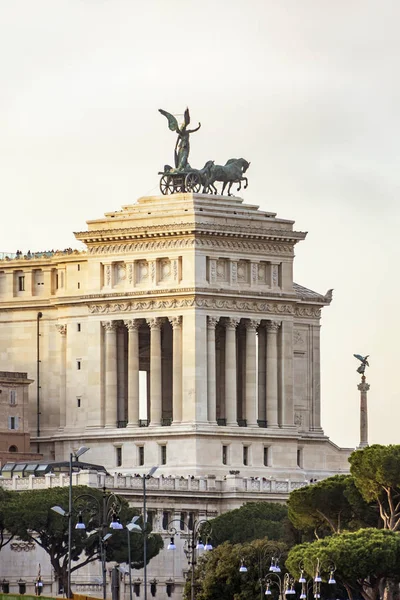 Edificio monumento de Vittoriano en Roma — Foto de Stock