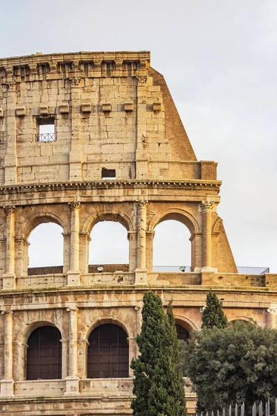 Edificio del estadio Coliseo en Roma — Foto de Stock