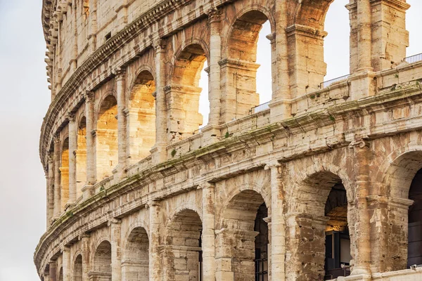 Edificio del estadio Coliseo en Roma — Foto de Stock