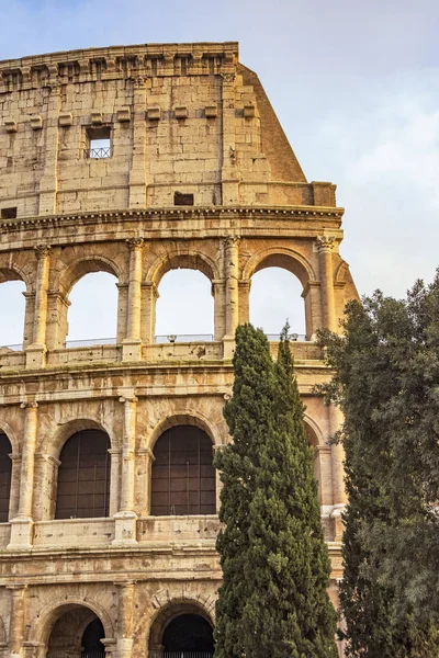 Edificio del estadio Coliseo en Roma — Foto de Stock