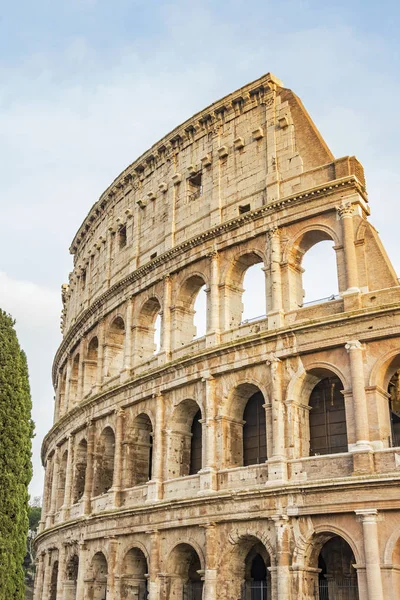 Edificio del estadio Coliseo en Roma — Foto de Stock