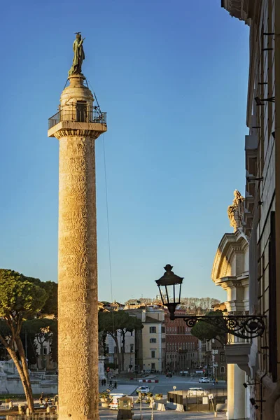 Traian oszlop emlékmű Rómában — Stock Fotó