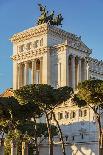 Vittoriano műemlék épület, szobor, Rómában — Stock Fotó
