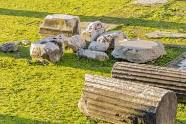 Traian Forum Roma sütun kalıntıları ile