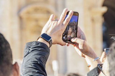 Vatikan Roma 'da insanlarla kalabalık Saint Peter Basilica