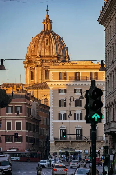 Antica architettura della chiesa di Roma — Foto Stock