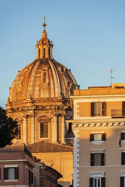 Vintage εκκλησία αρχιτεκτονικής στη Ρώμη — Φωτογραφία Αρχείου
