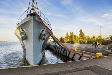 Gdynia limanında yelkenli ve gemi