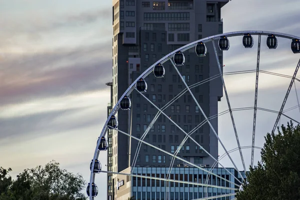 Turmbau mit Mühlrad in Gdynia — Stockfoto