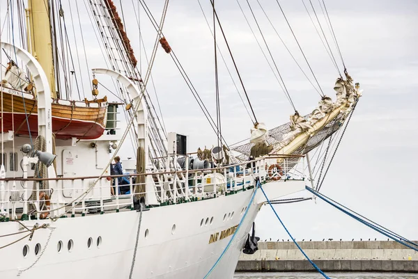 Harbor pier with ship sailboat — Stock Photo, Image