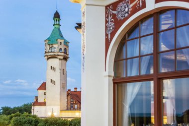 Sopot'ta kare ve gezinti arkeolojik satırlık simgesel yapı