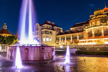 Sopot'ta kare ve gezinti arkeolojik satırlık simgesel yapı