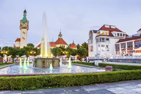 Plein en promenade Architcture oriëntatiepunt in Sopot — Stockfoto