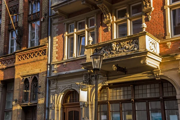 Фасад старого історико-будівельної архітектури в Гданську — стокове фото
