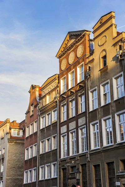 Gdansk eski tarihi bina mimarisi cephe — Stok fotoğraf