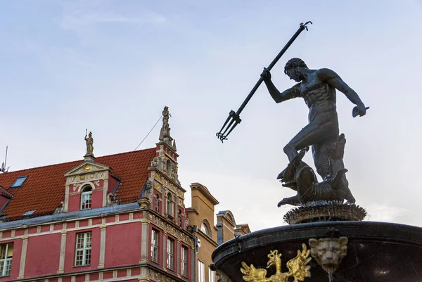 Sculptuur van Neptunus in de oude stadsmarkt in Gdansk — Stockfoto