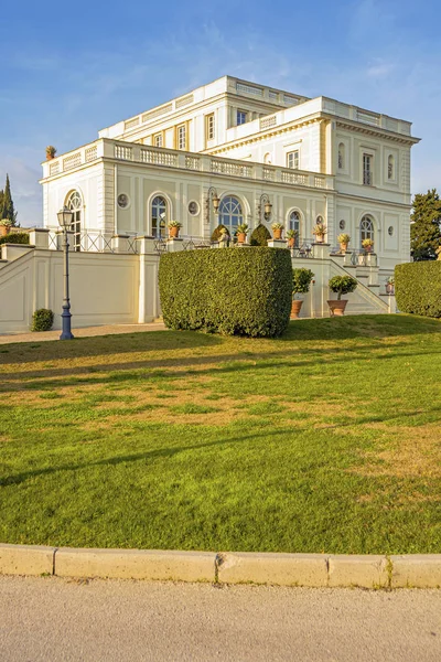 Villa Apartment Palace House med trädgård — Stockfoto