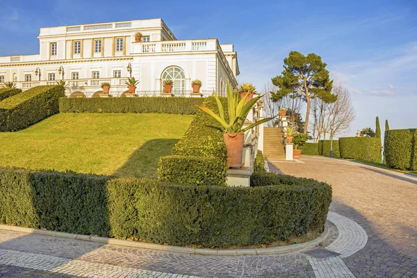 Villa Apartment Palace House med trädgård — Stockfoto