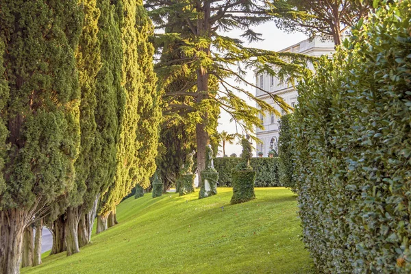 Villa Apartment Palace House med trädgård — Stockfoto