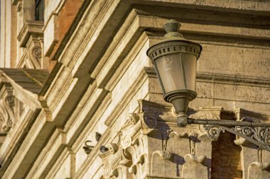 Roma'da eski sokak fener