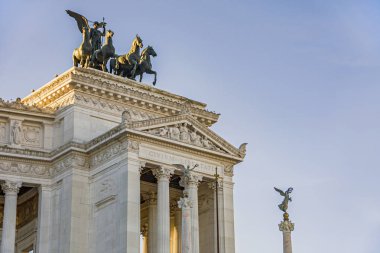 Roma'da bina Vittoriano'ya anıt