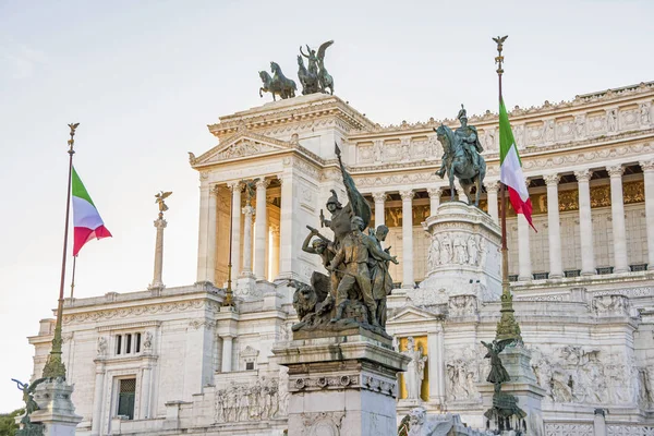 Edificio monumento de Vittoriano en Roma — Foto de Stock